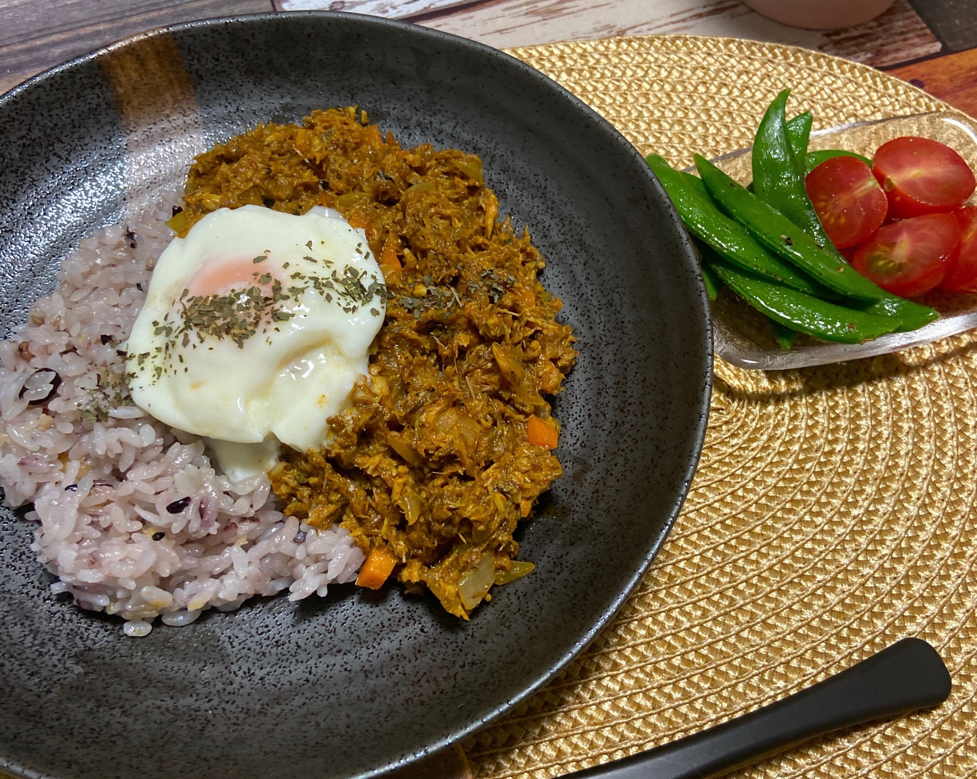 簡単、鯖缶のドライカレー