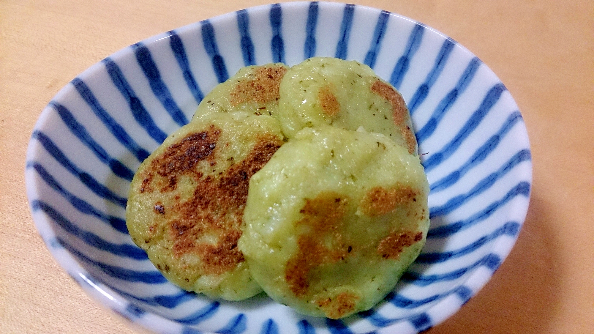 お弁当のおかず☆バジル風味のいも餅