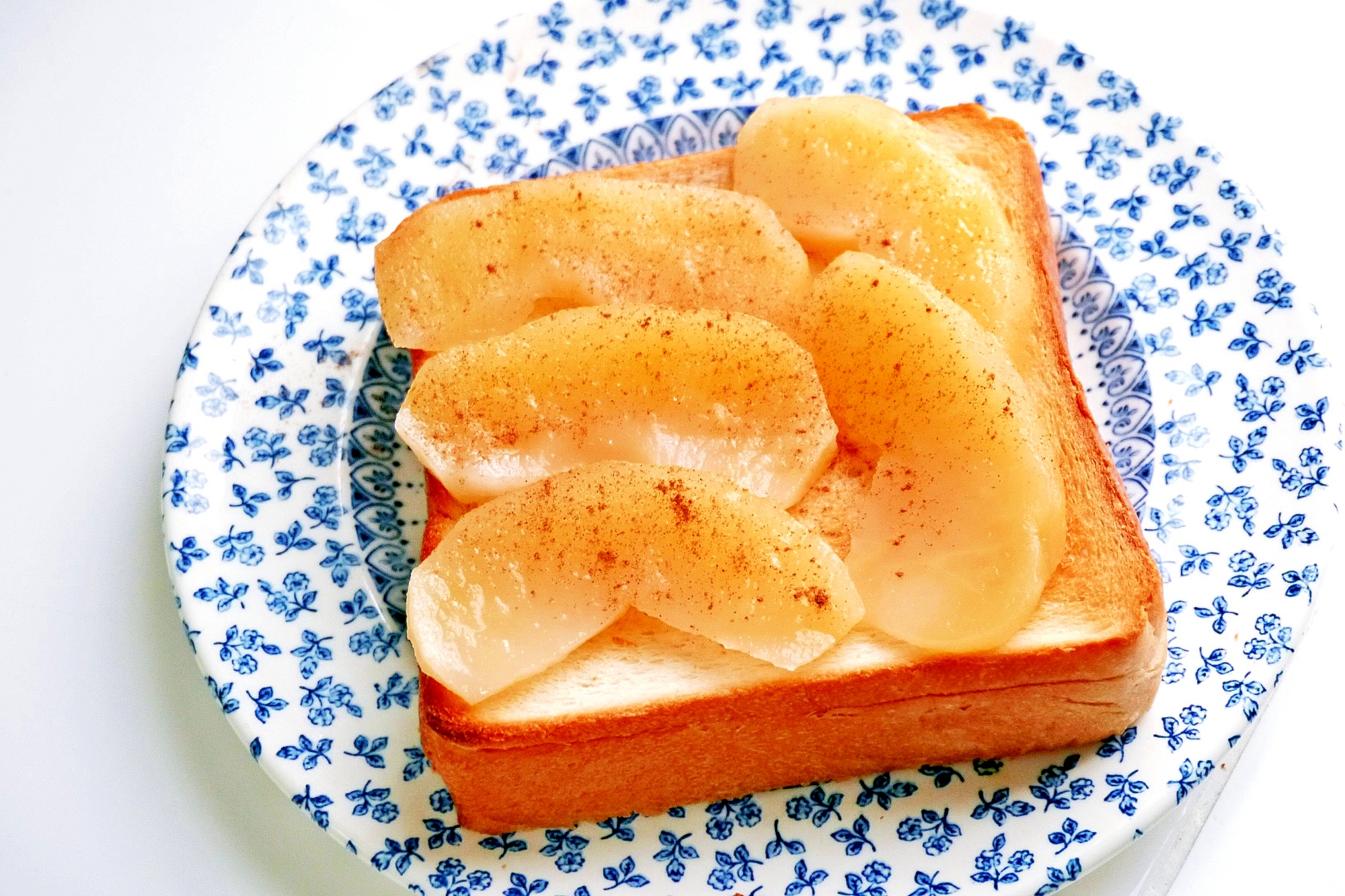 朝食はシナモン香るアップルトースト