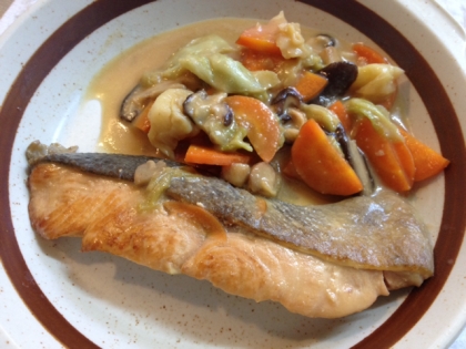 リピしてる大好きなレシピです♪鮭は秋鮭で季節感たっぷり☆フライパンで作れて大助かり☆美味しくいただきました！