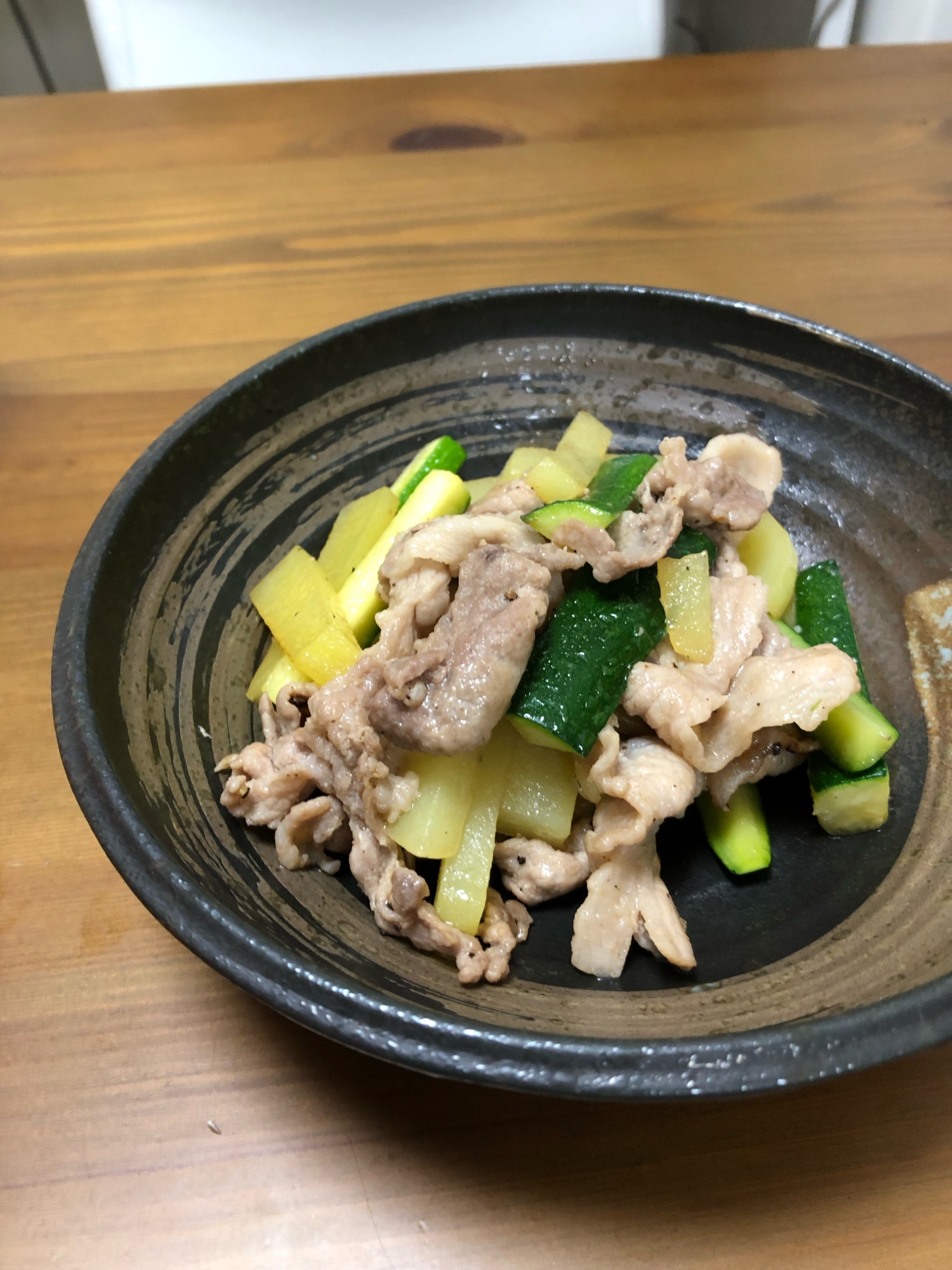 豚肉とズッキーニのコンソメ炒め レシピ 作り方 By Niconicokujira 楽天レシピ