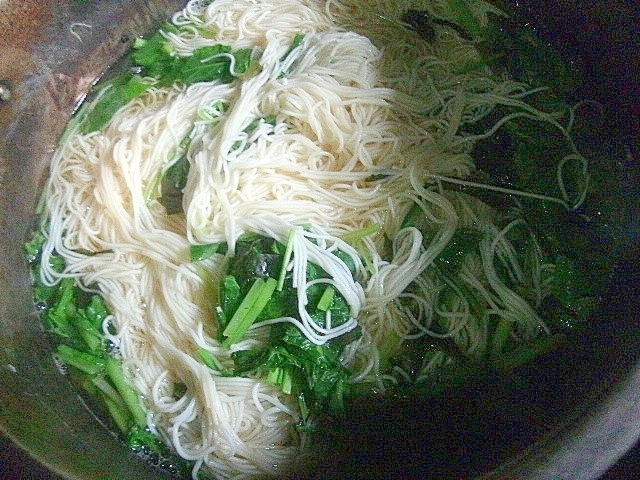 菜っ葉入りあったかそうめん