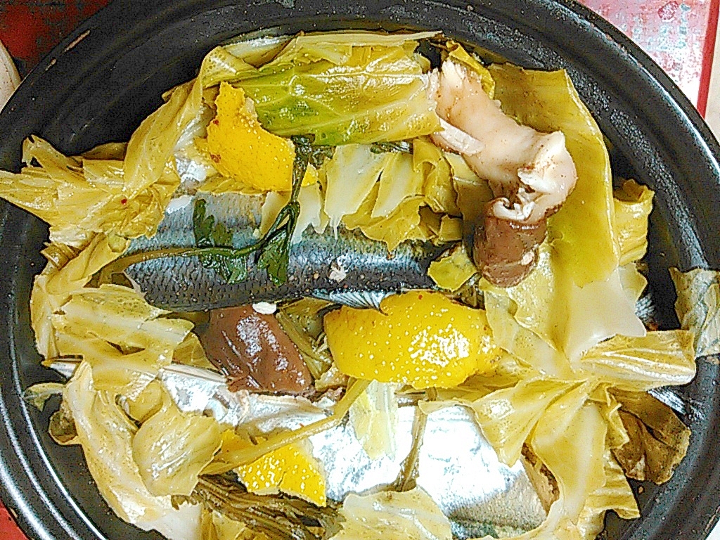 秋刀魚と椎茸＆春菊キャベツ柚子のタジン蒸し