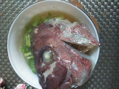 ひろりんちゃん
鯛の頭いつも冷凍室に～
カマがあると買っとくの♪
臭みがぬけて美味しかったです❤️
でもでかすぎたね(笑）