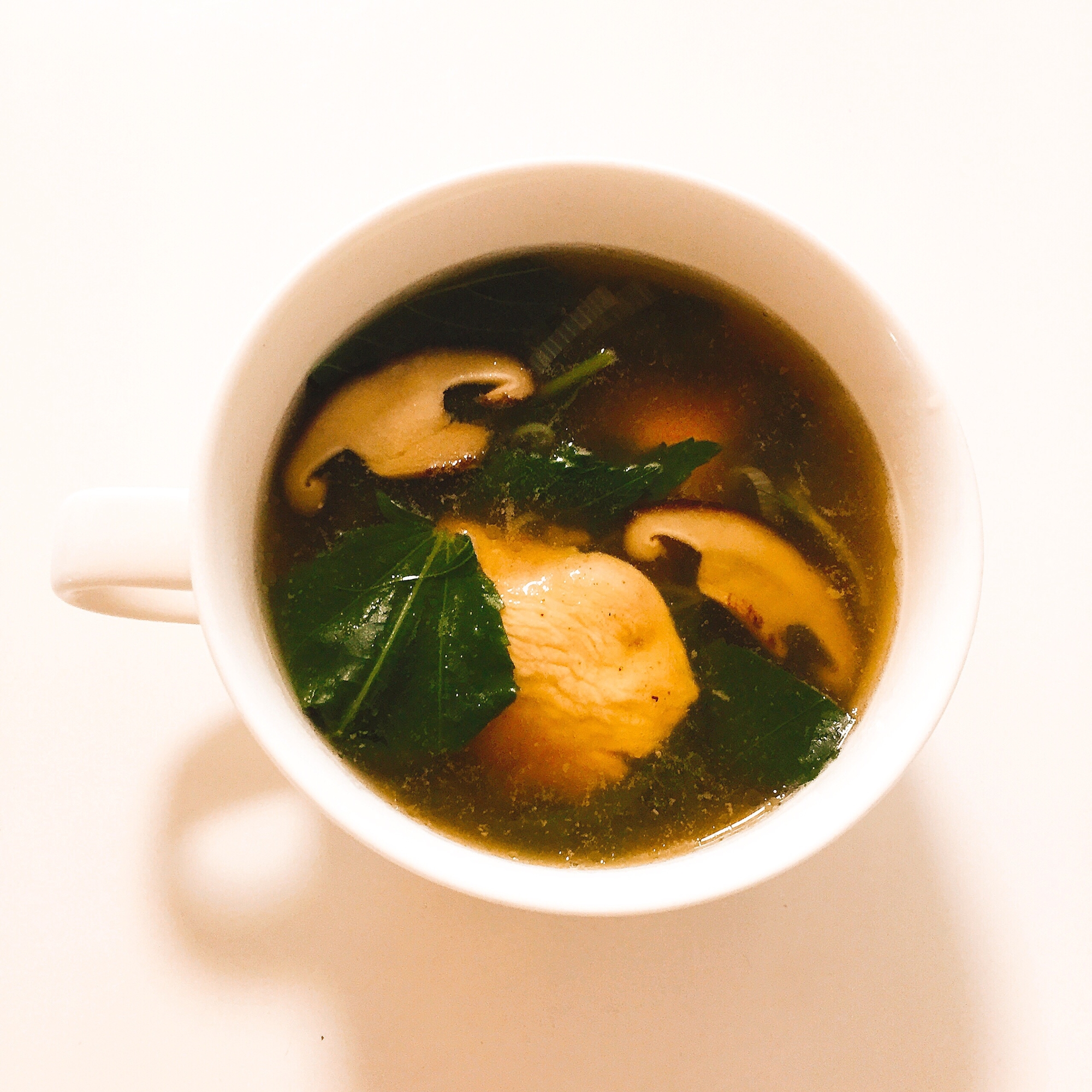 モロヘイヤと鶏胸肉の中華スープ