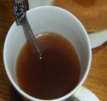 夕飯の用意しなきゃあ、、、、とため息つきつつ入れたコーヒー見て
これってまさにやる気のないコーヒーだわっと笑えて来ました♪
救いのコーヒーかも（笑）