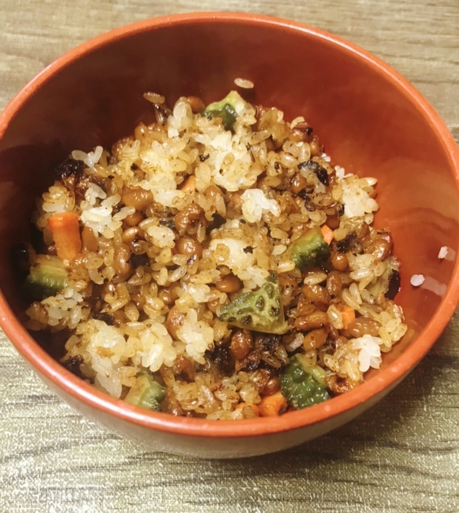 ごま油香るゴーヤと人参の納豆チャーハン