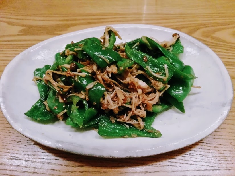 ピーマンとキノコの醤油麹炒め