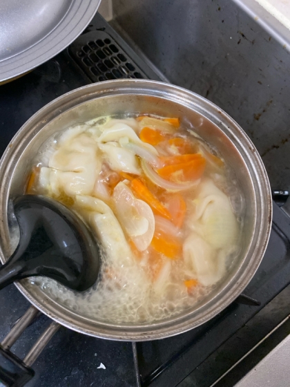 冷凍餃子で作るシンプルな餃子スープ