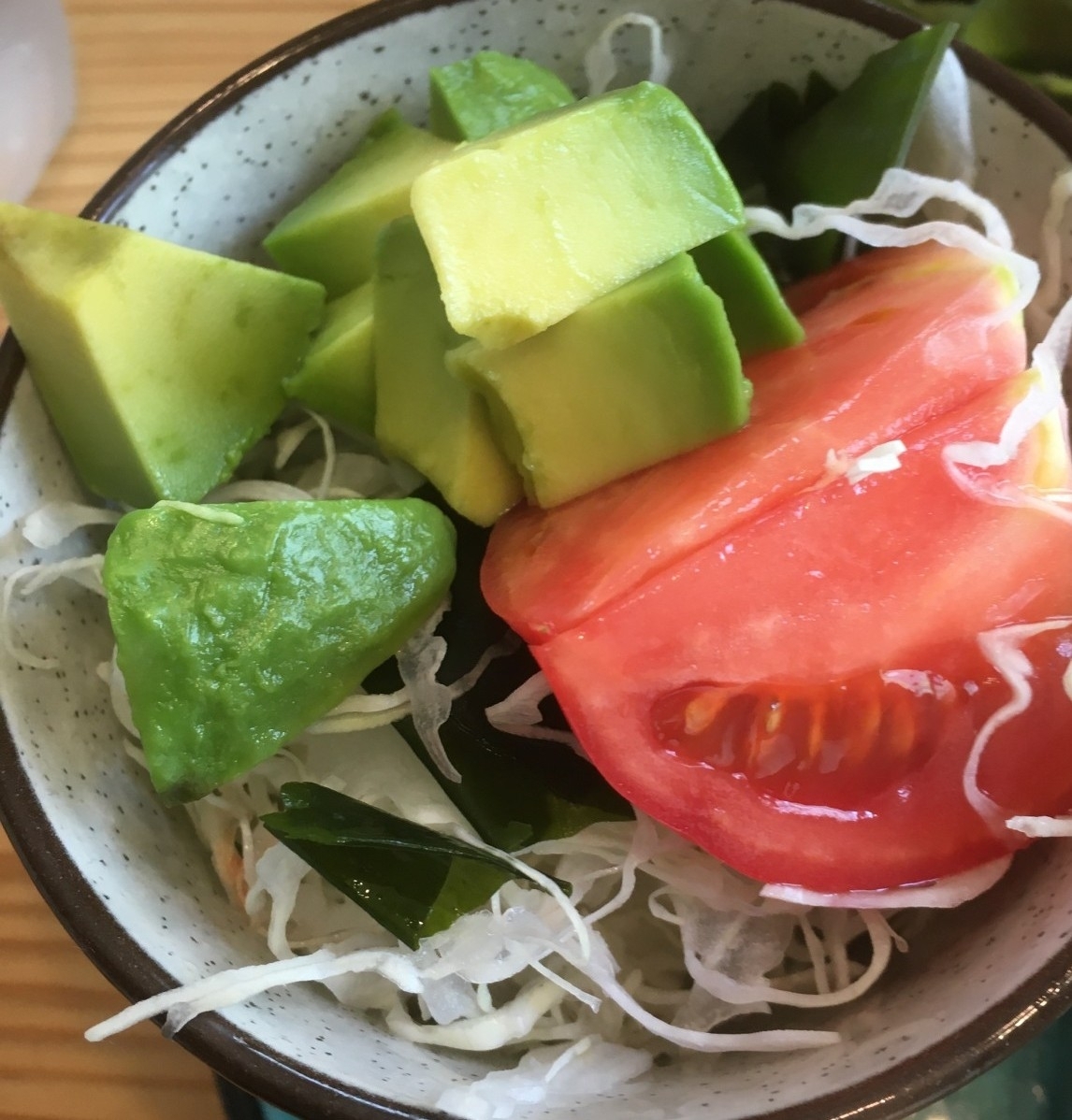 アボカドトマトわかめサラダ