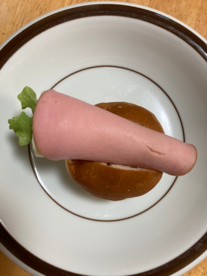 ハムチーズのくるくるロールパンサンド