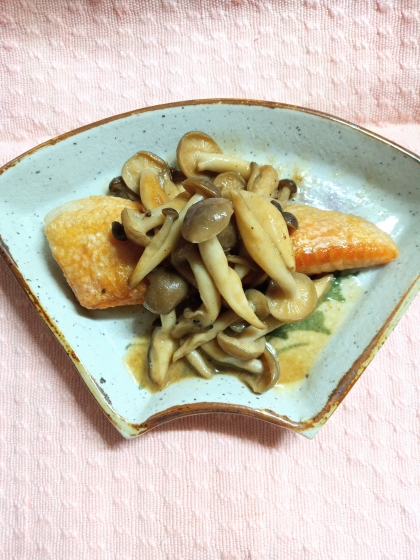 とても美味しく頂きました(*^^*)
フライパンひとつで簡単に作れて良いですね♬
鮭料理のレパートリーが増えて嬉しいです！
素敵なレシピありがとうございました♡