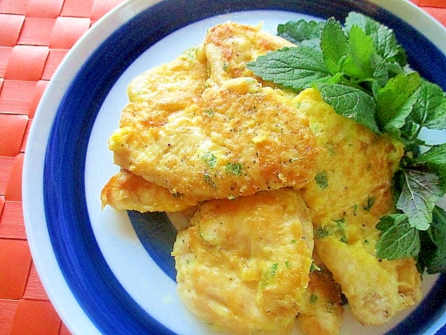 簡単＆節約おかず♪鶏むね肉のハーブレモンピカタ