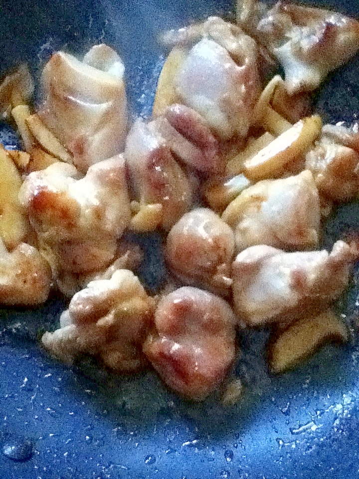 鶏モモ肉とエリンギのバタポン炒め