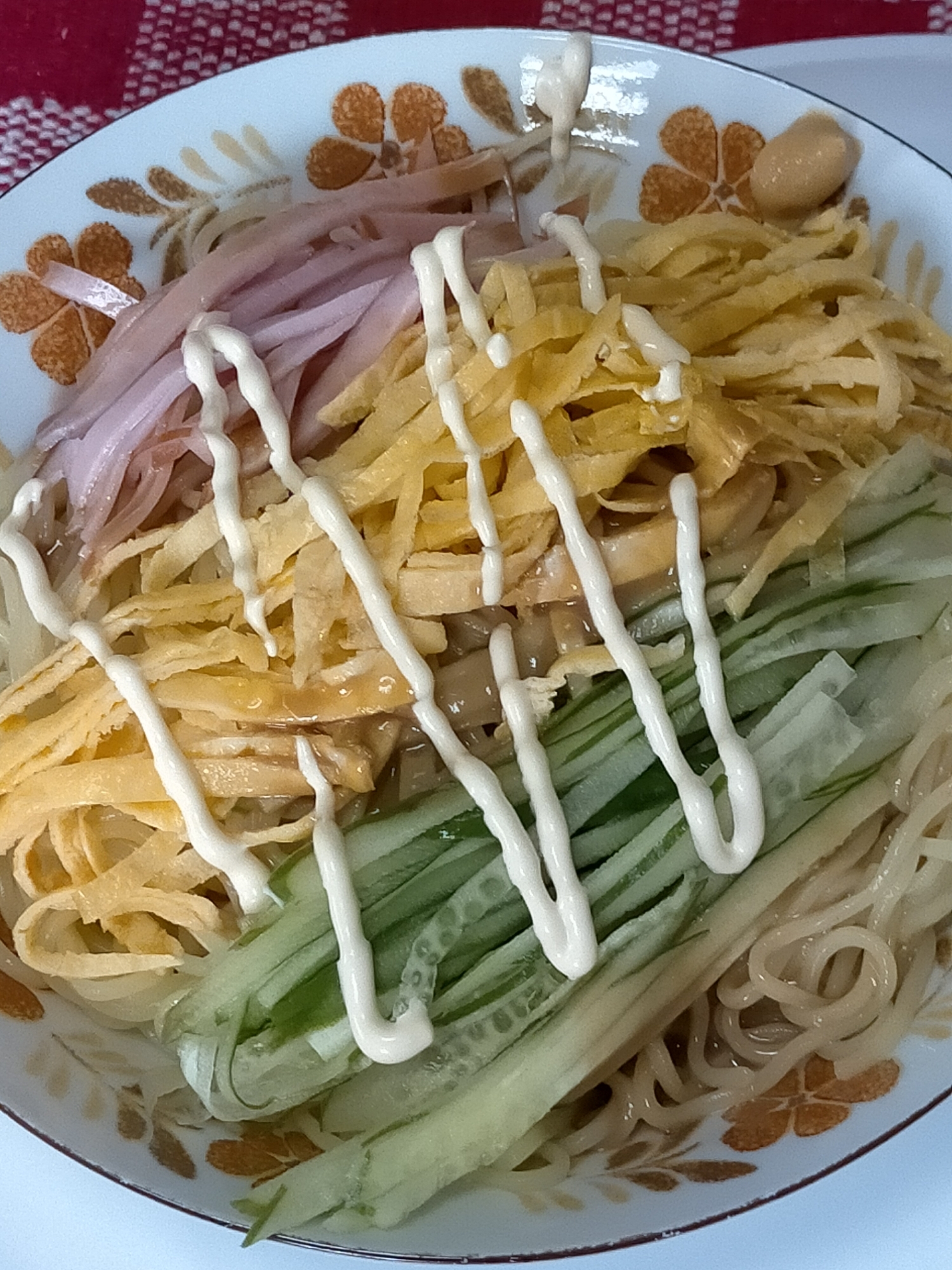 刻みハム＊錦糸卵＊キュウリ＊たっぷり乗せ☆冷麺～♪