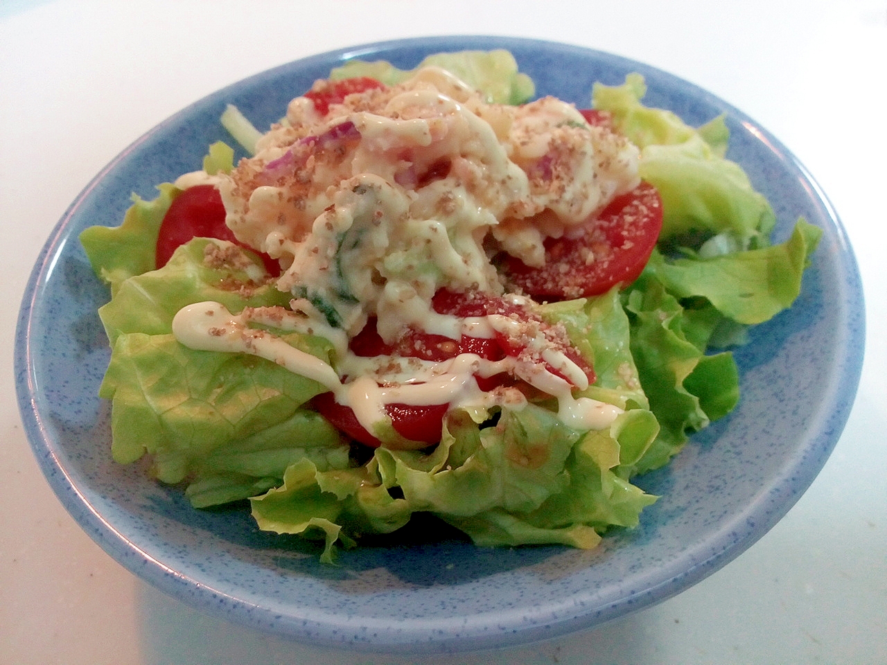 えごま香る　レタスとアイコとポテトサラダのサラダ