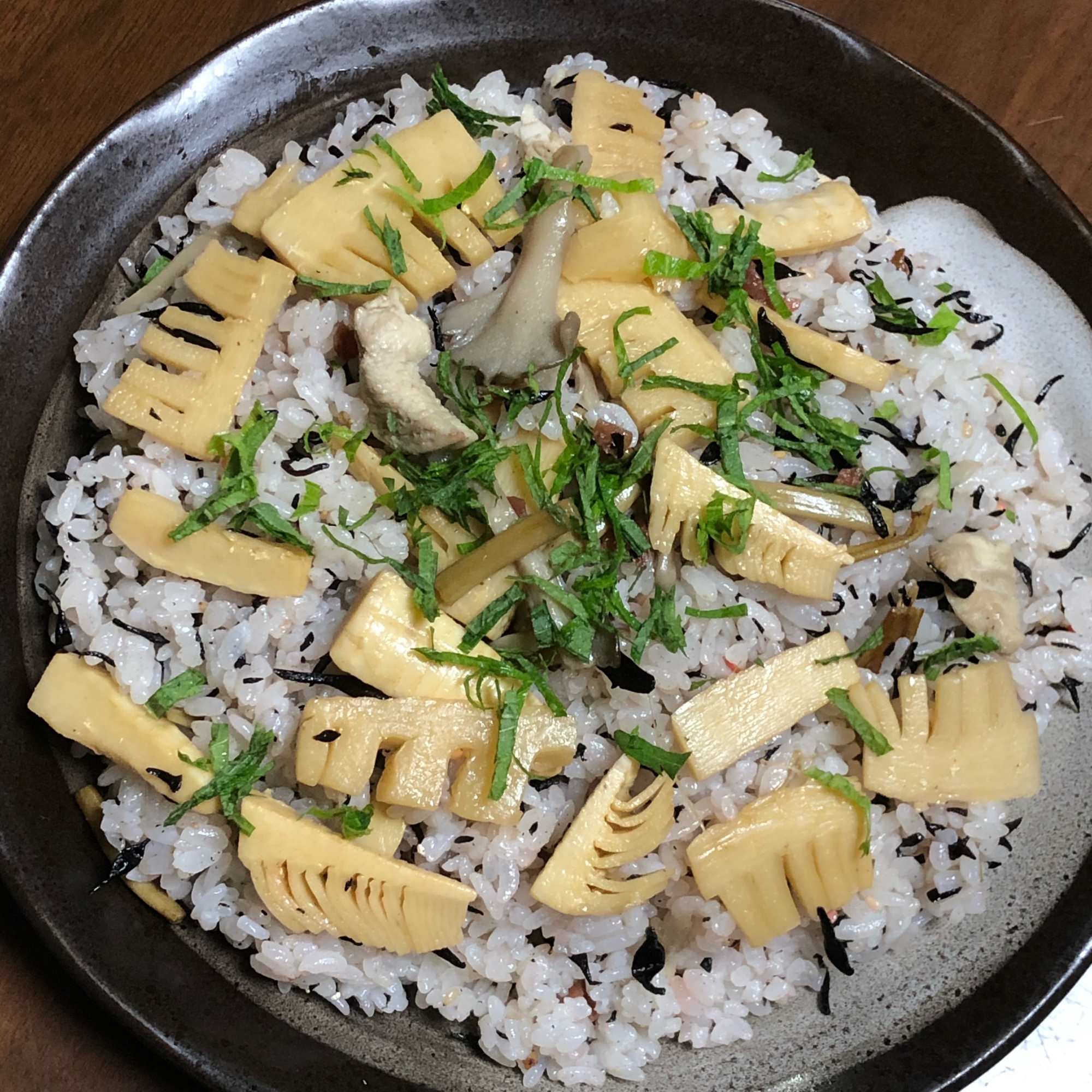 梅ひじきとたけのこの混ぜご飯