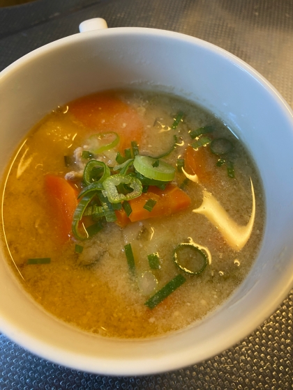 いつもは豆腐ですが、お麩に味がしみてこちらも美味い( ^ω^ )牛蒡は冷凍を使ったので香りが弱いね(´ω｀)次は生の牛蒡でリベンジしたい　でも美味しかったよ