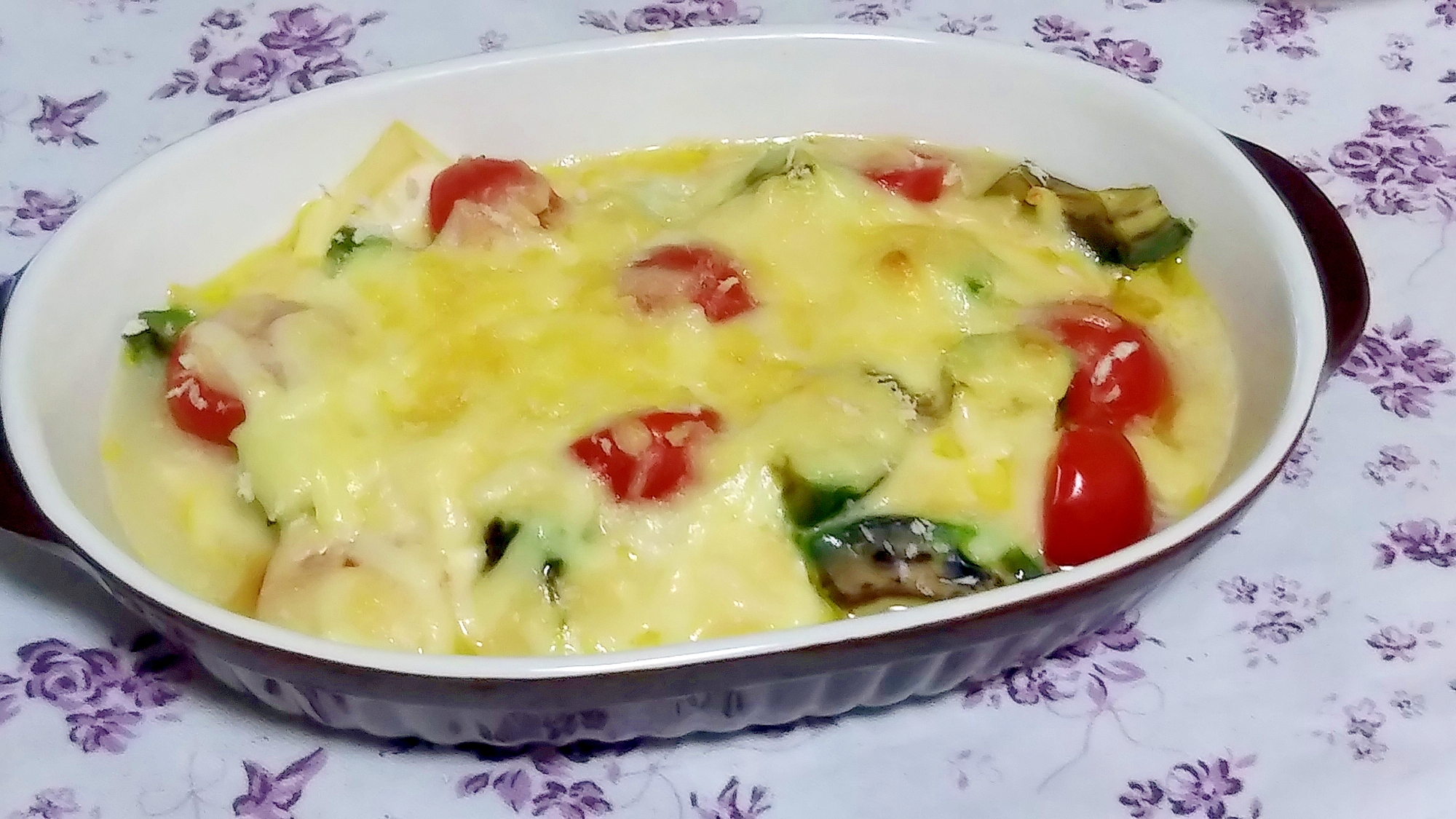 市販ソースなしで簡単!アボカドトマトの豆腐グラタン