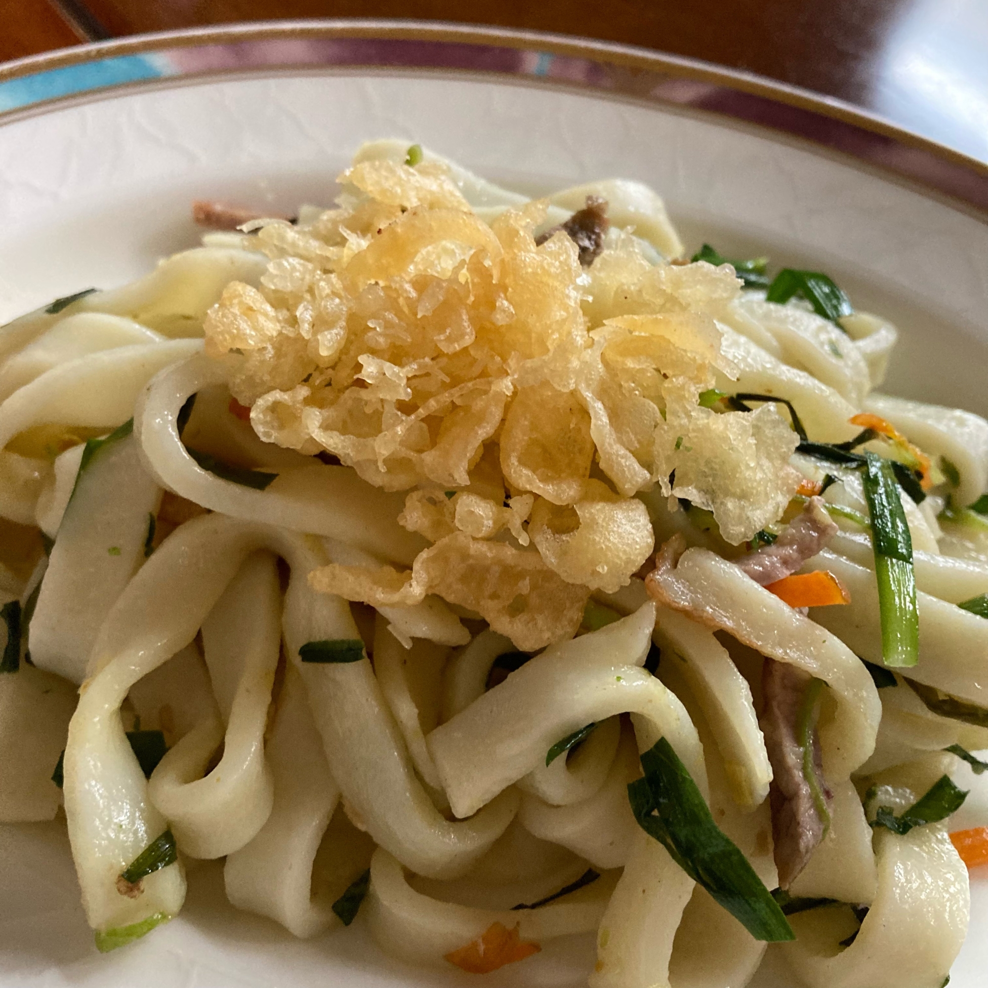 残りのインスタントラーメンスープで《焼きうどん》