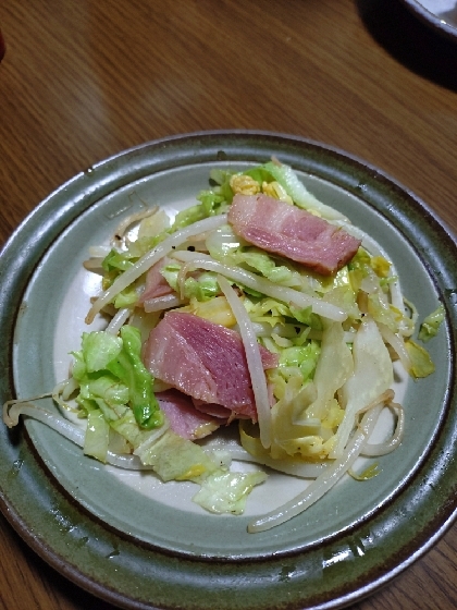 お弁当に☆簡単キャベツとベーコン炒め☆