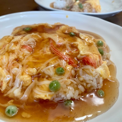 お昼ご飯に天津飯を作りました。お酢が控え目で食べやすい加減が良い感じという説明が嬉しかったです！玉子のゆるゆる加減も下準備の手順通りだからこですね！ありがとう！