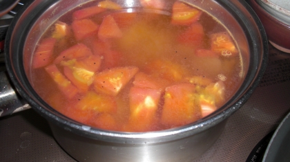たっぷり倍量で作りました！ニンニクが入っていて元気になれるスープですね（*^_^*）生のトマト消費にもなりました！！