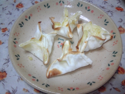 餃子の皮で。揚げずにポテトチーズサモサ