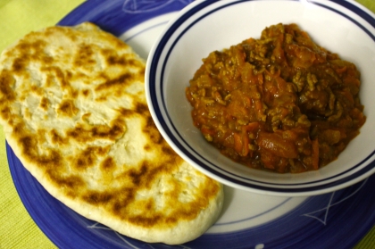 小麦粉とフライパンであっという間にナンが手作りできて感激です！キーマカレーはちょっと違ったものになってしまったのですが、、、隠し味の味噌はちゃんと入れました。