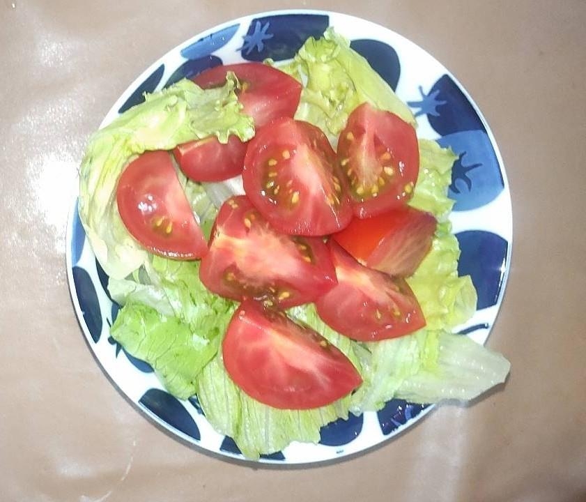 レタスとトマトのさわやかサラダ