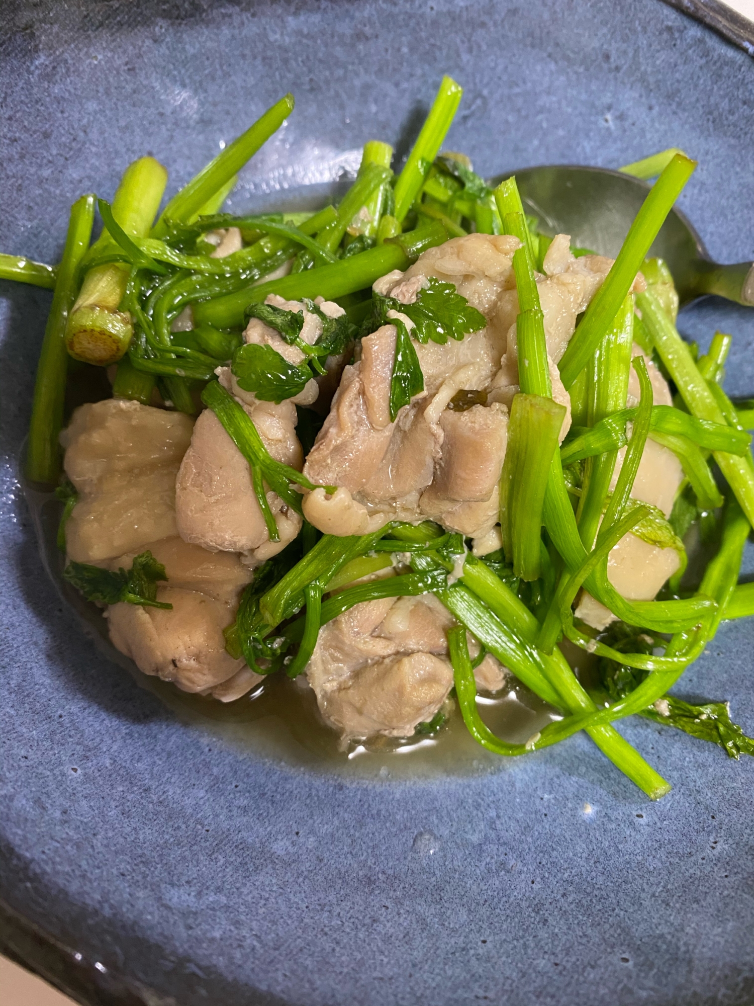 鶏もも肉とセリの煮物