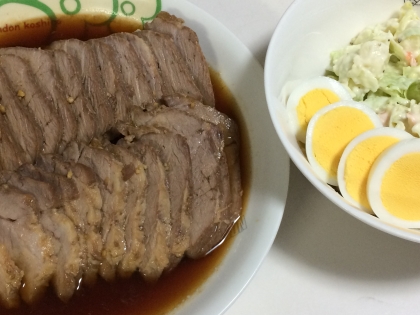 肩ロースで作りました。
いつもはみそ味で作るのですが、いつもよりあっさりしてて、大好評でした‼️
残ったのはお弁当に詰めました(^_^)