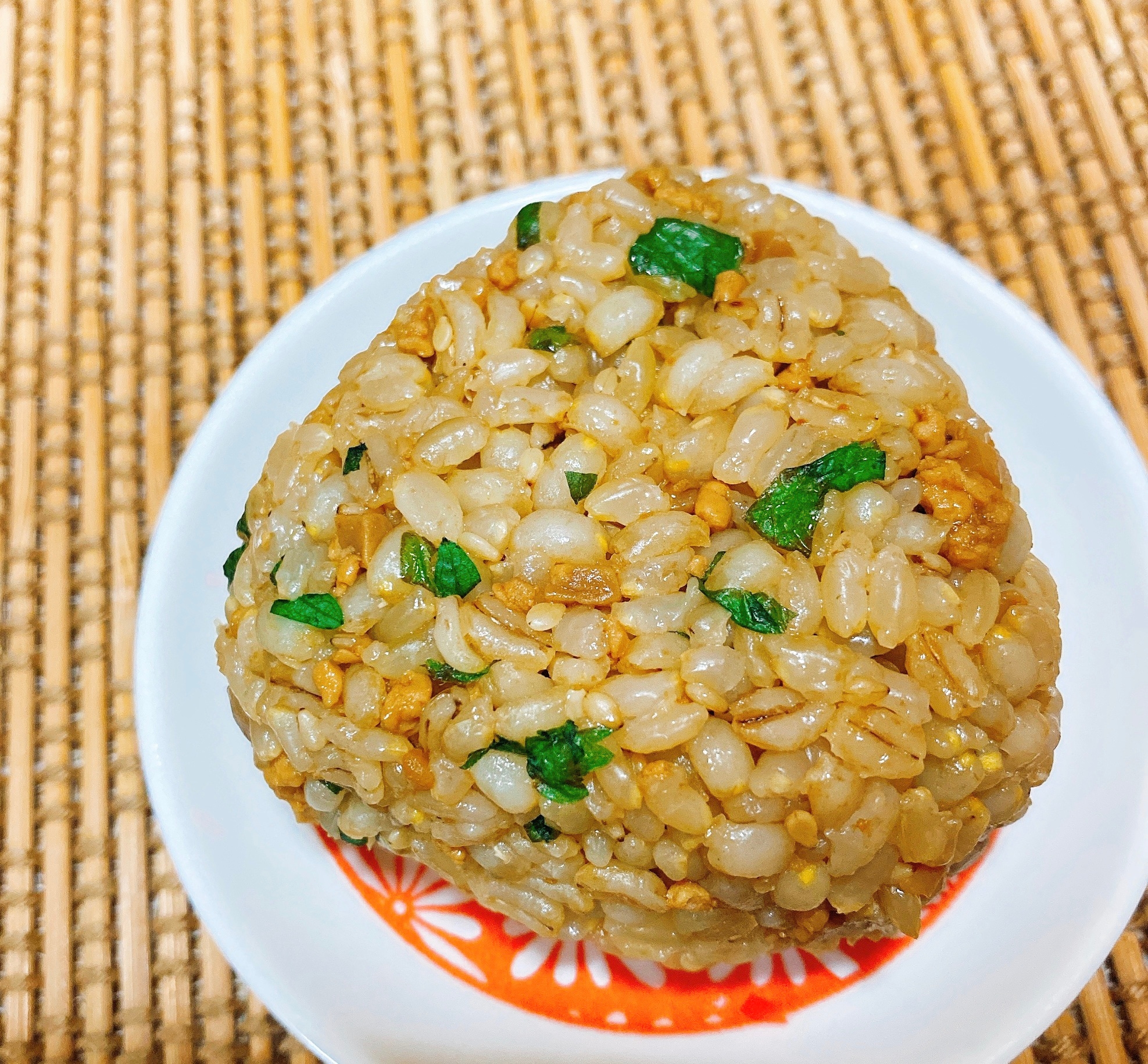 大葉と肉味噌そぼろのおにぎり