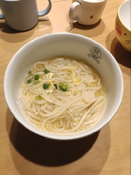 白だしでやさしい味の☆カニカマ卵うどん☆