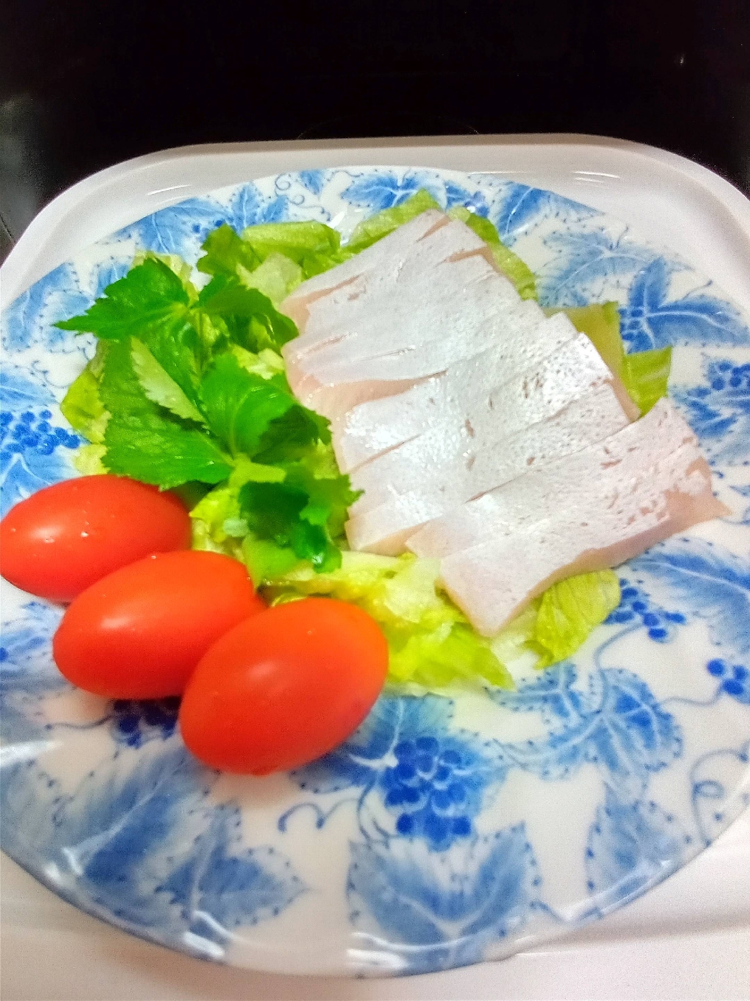 白ワインが美味しい長崎県五島列島の鰤盛レタストマト