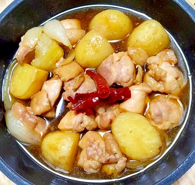 新じゃがと鶏もも肉のピリ辛煮