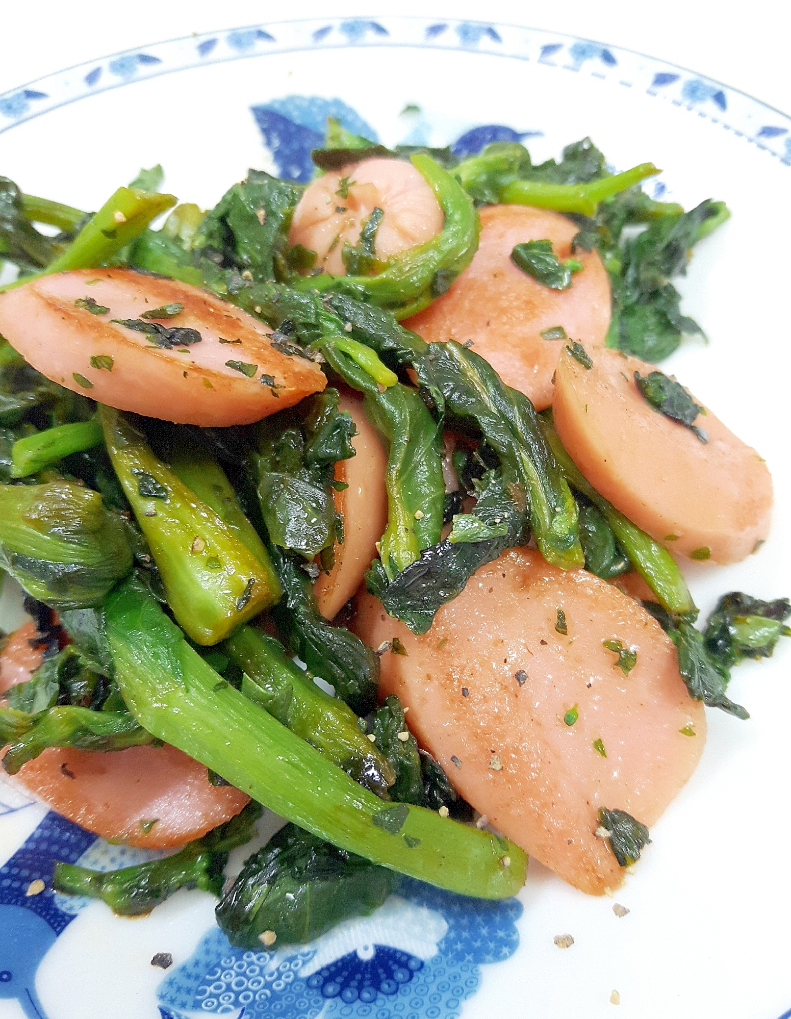 お弁当に！冷凍菜の花と魚肉ソーセージのソース炒め♪