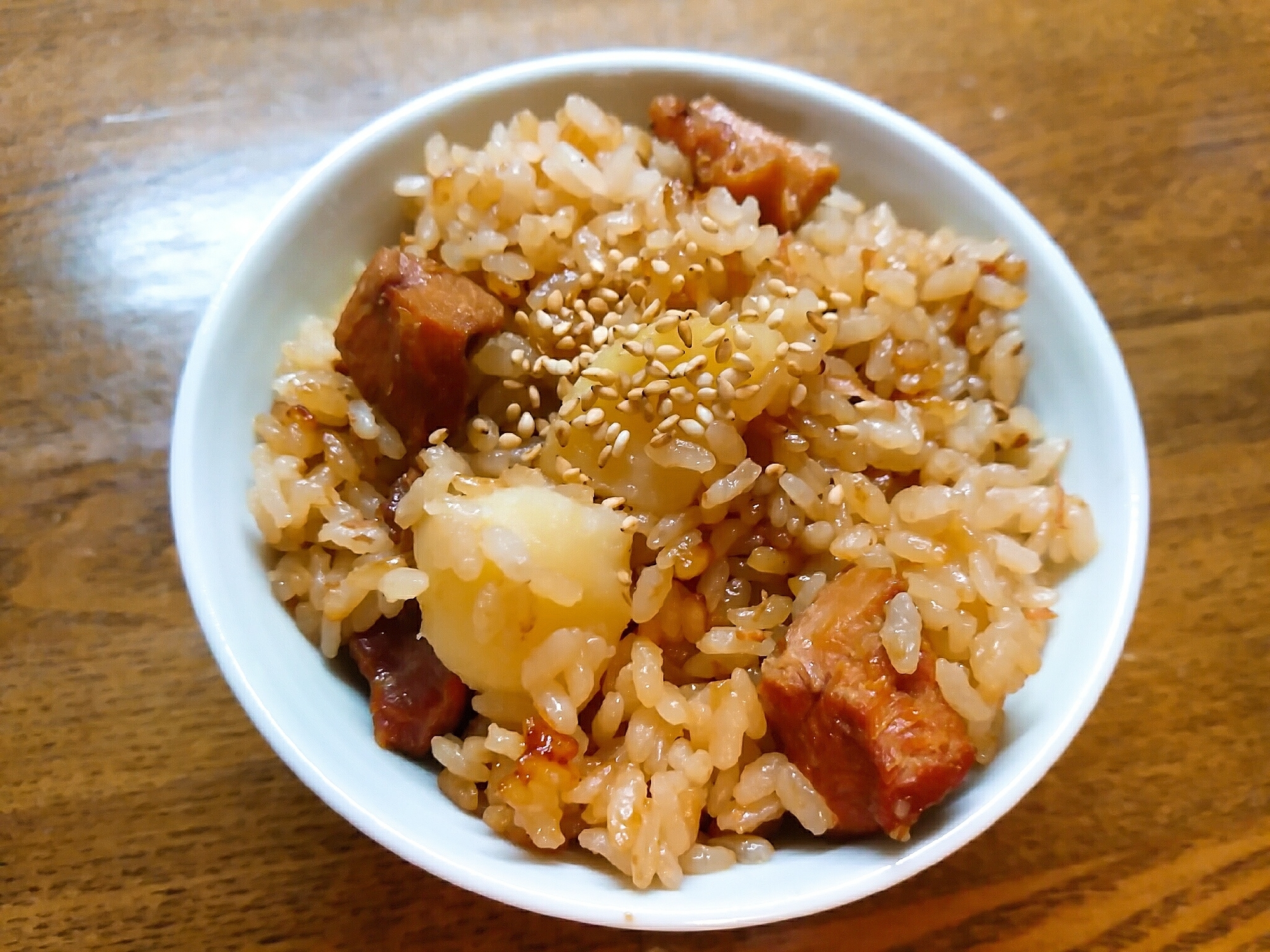 焼き鳥缶詰とじゃが芋の炊き込みご飯