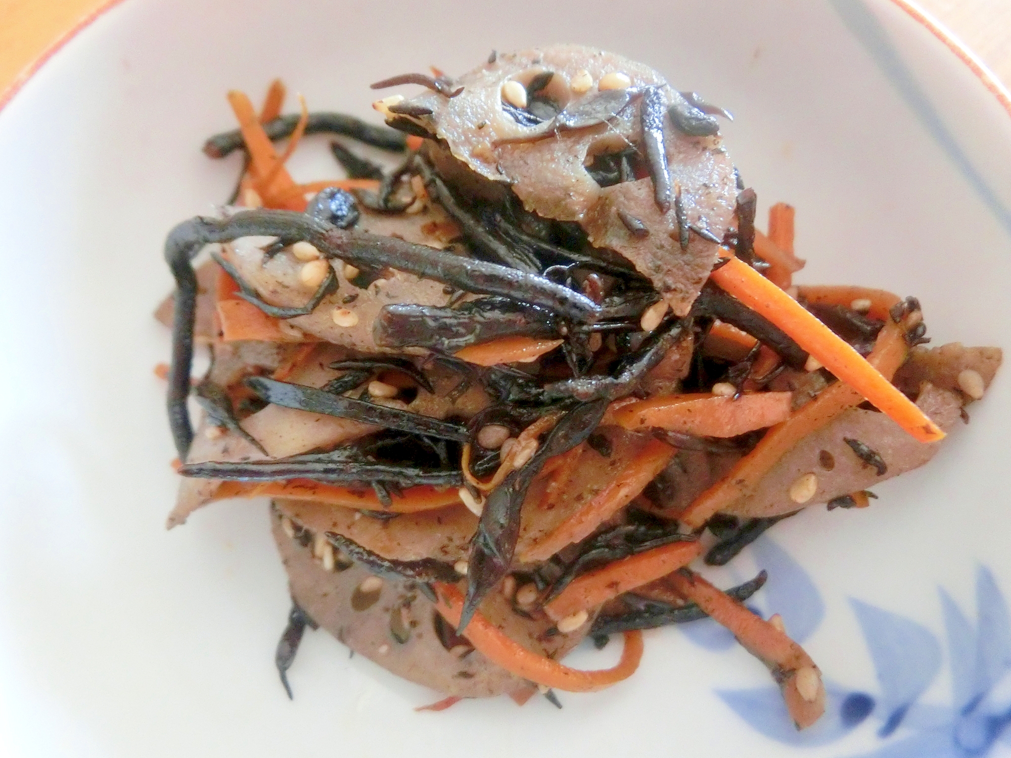 蓮根と人参とひじきの煮物