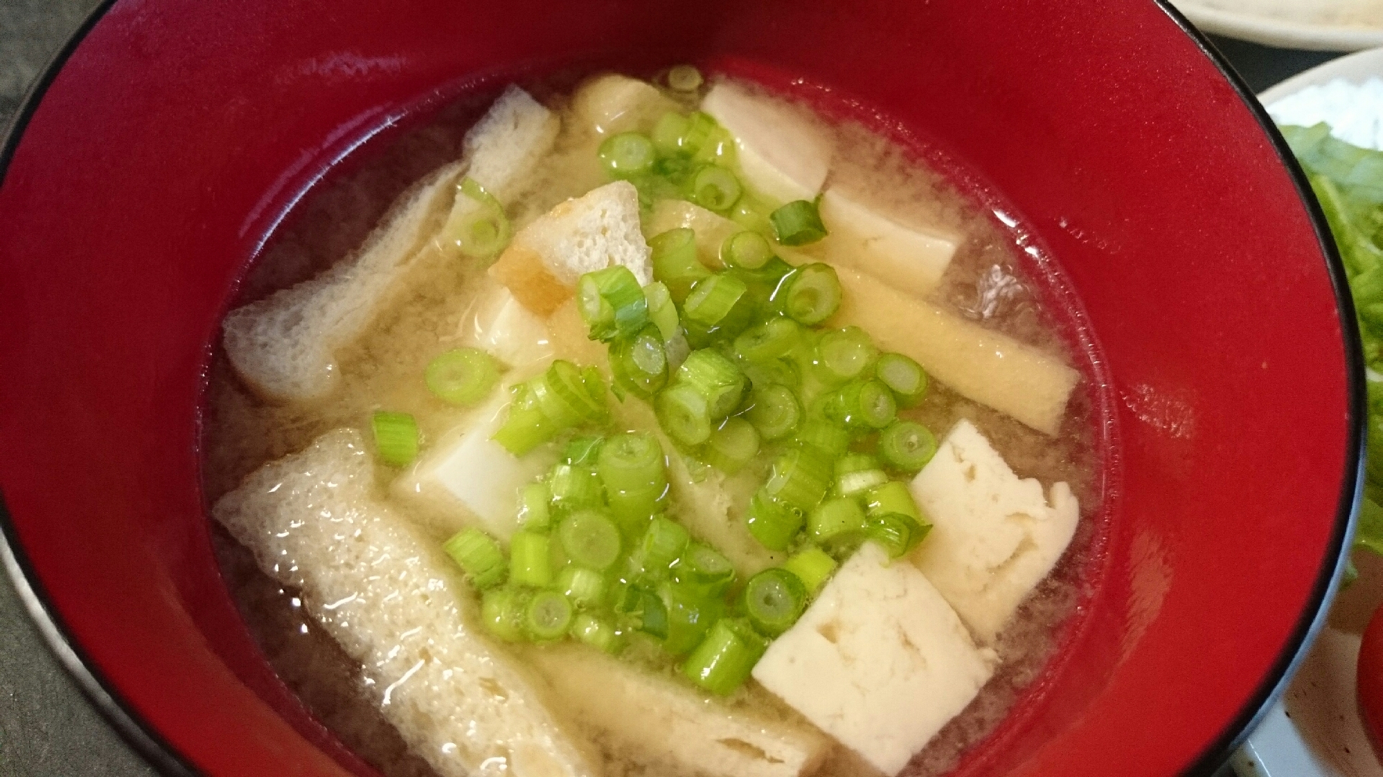 木綿豆腐と油揚げの味噌汁