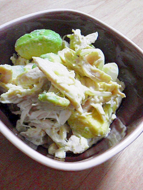 鶏ささみとアボカドの柚子胡椒マヨ和え