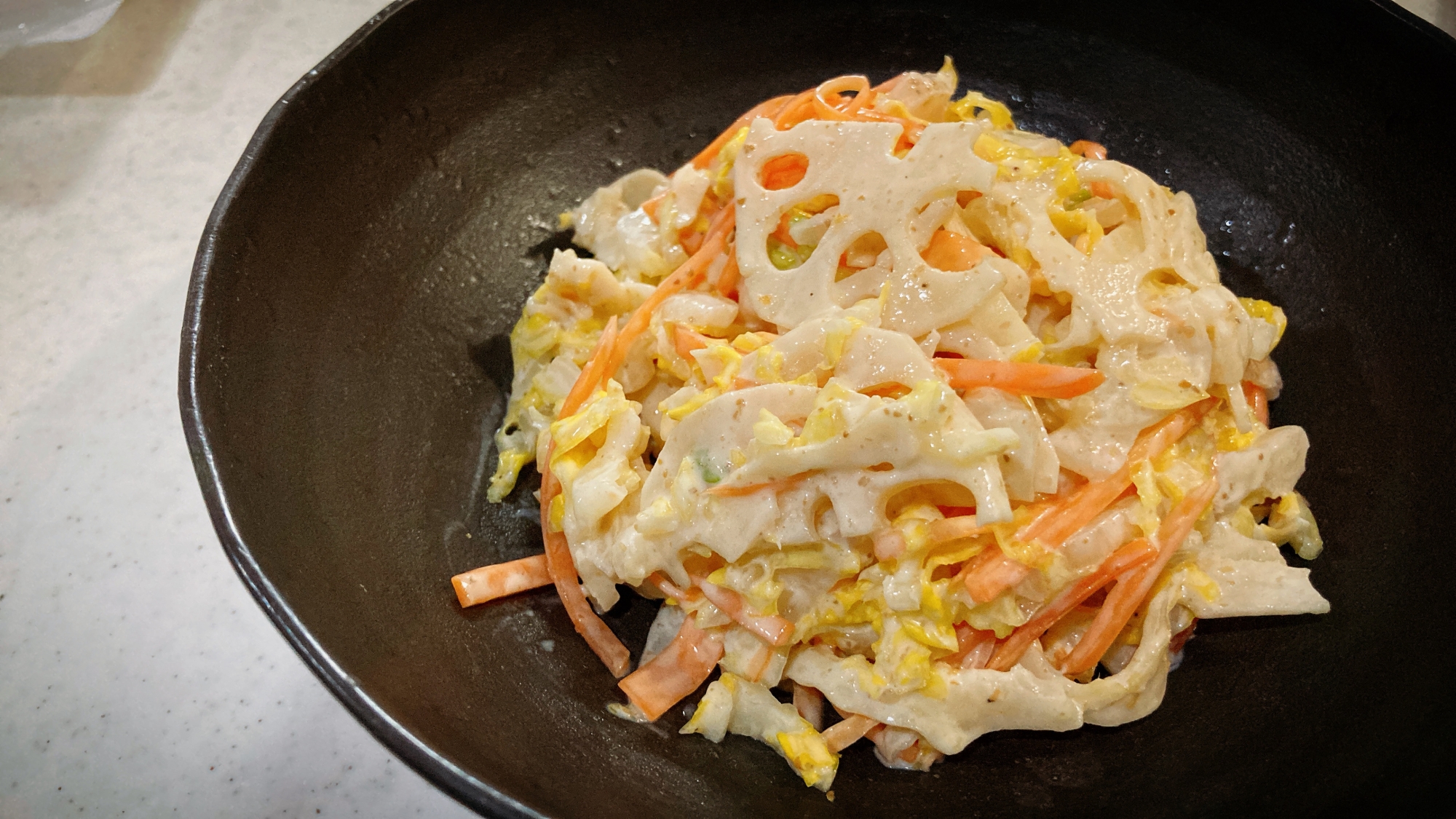 食物繊維たっぷり！ レンコンの胡麻マヨサラダ