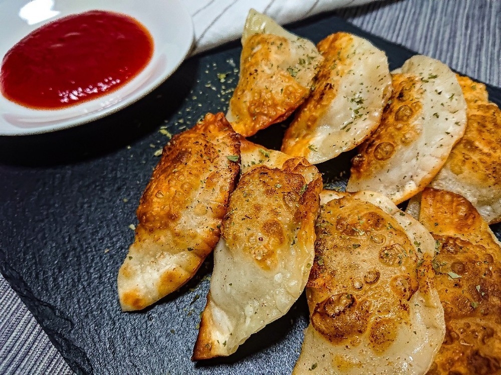 簡単おつまみ!カルツォーネ風餃子