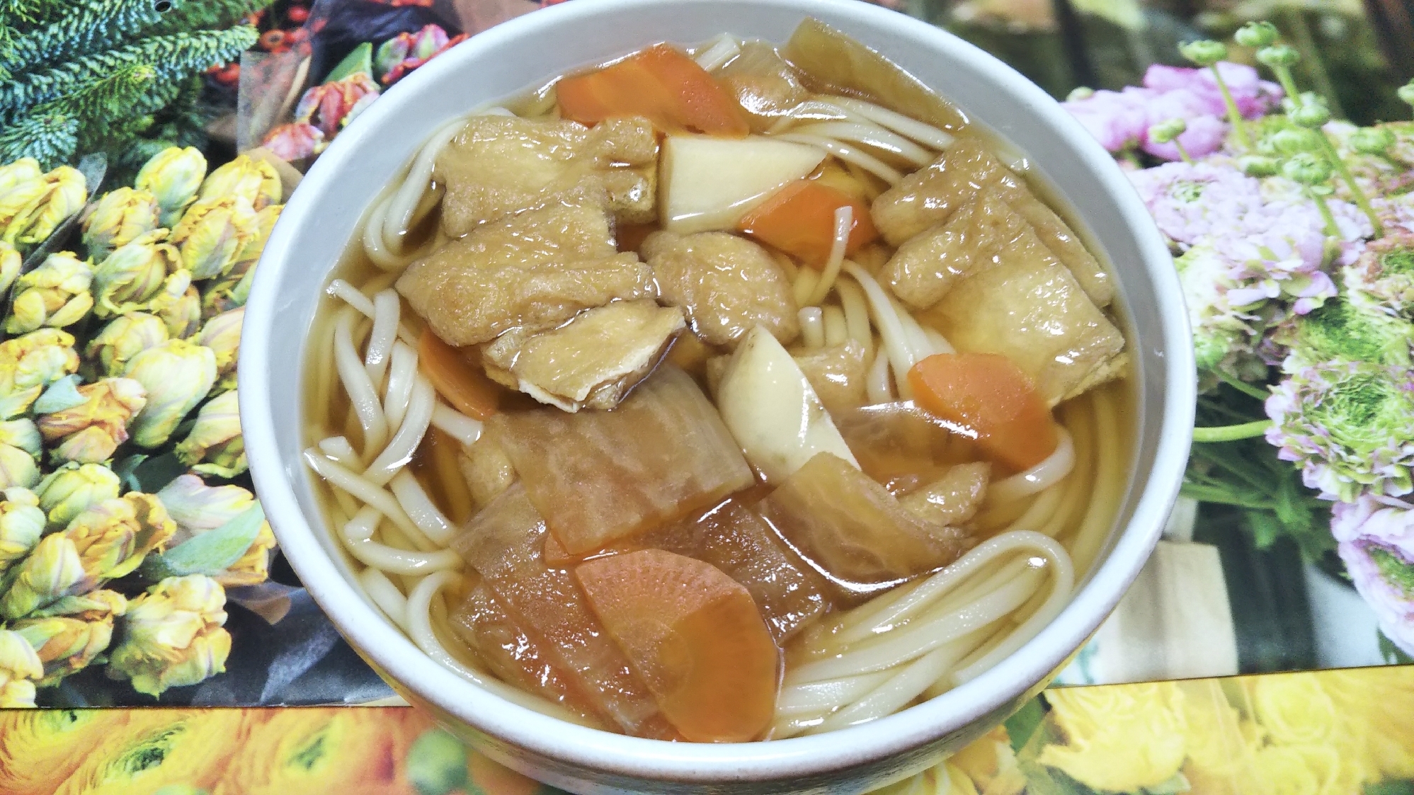 大根と里芋と人参と油揚げの煮込みうどん☆