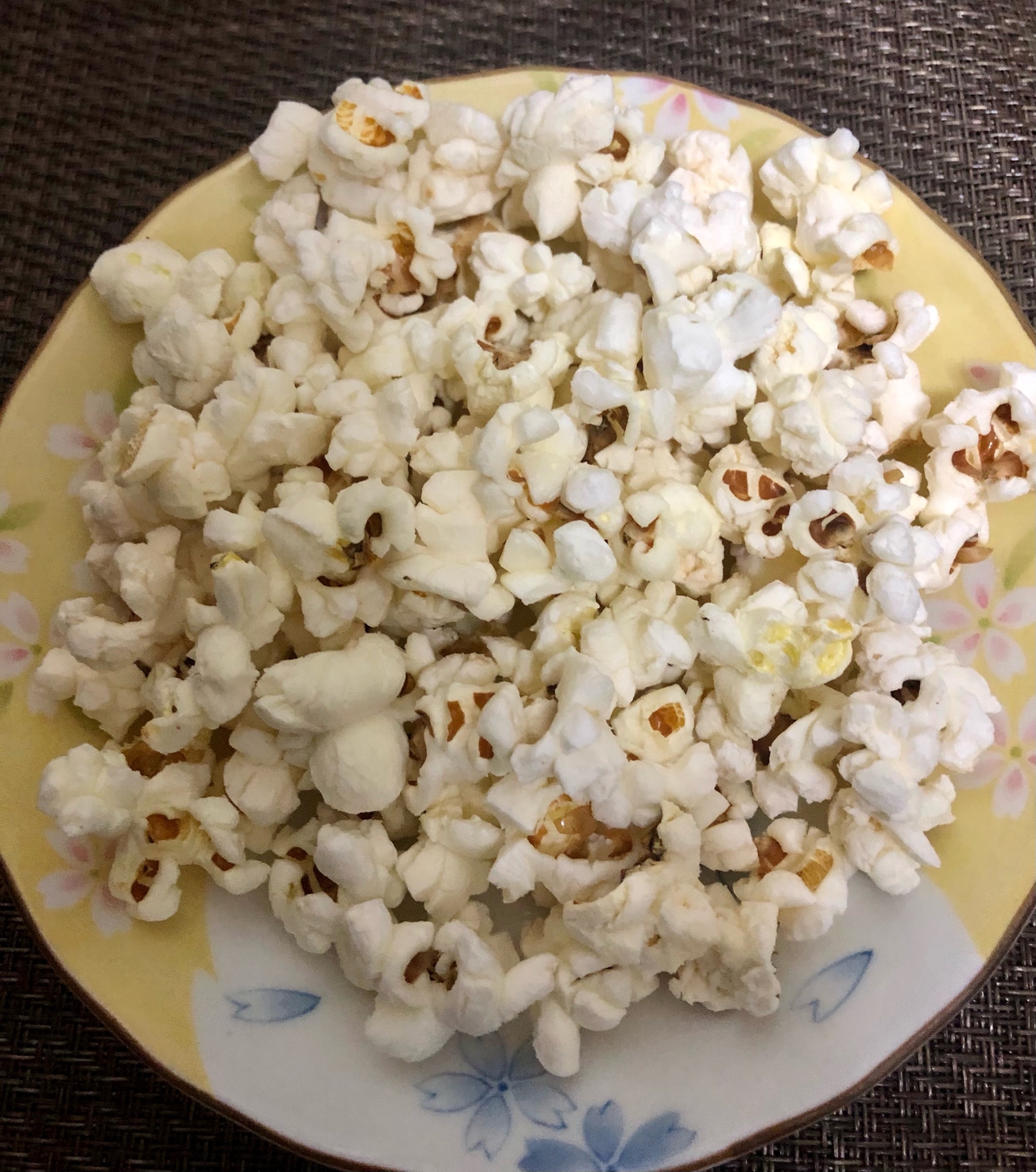 シンプル塩バターポップコーン レシピ 作り方 By りんりんりん 楽天レシピ シンプル塩バターポップコーン レシピ 作り方 By りんりんりん 楽天レシピ