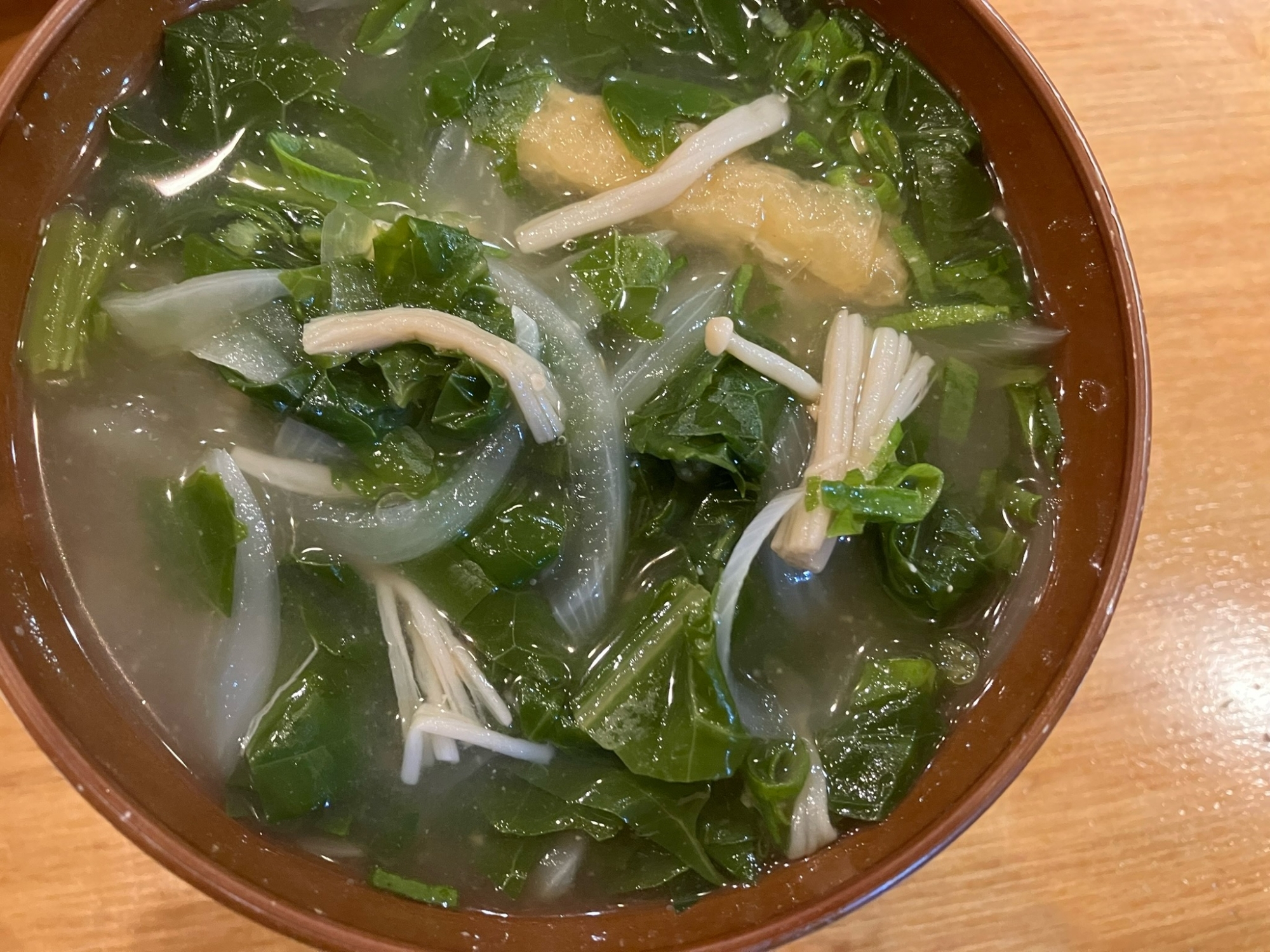 小松菜と玉ねぎとえのきと油揚げの味噌汁