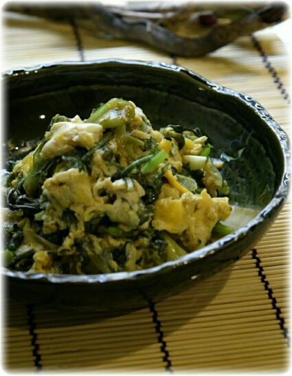 春菊と葱と卵の生姜醤油炒め