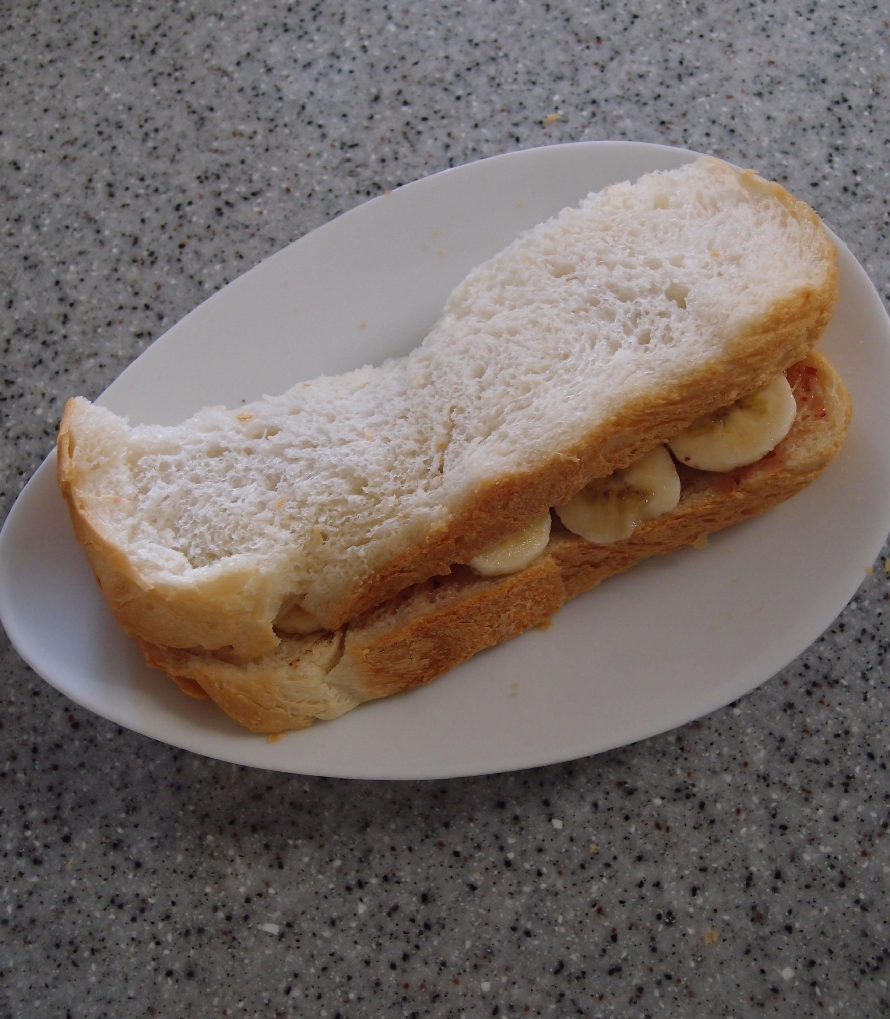 クランベリーハニーとシナモンバナナのサンドイッチ