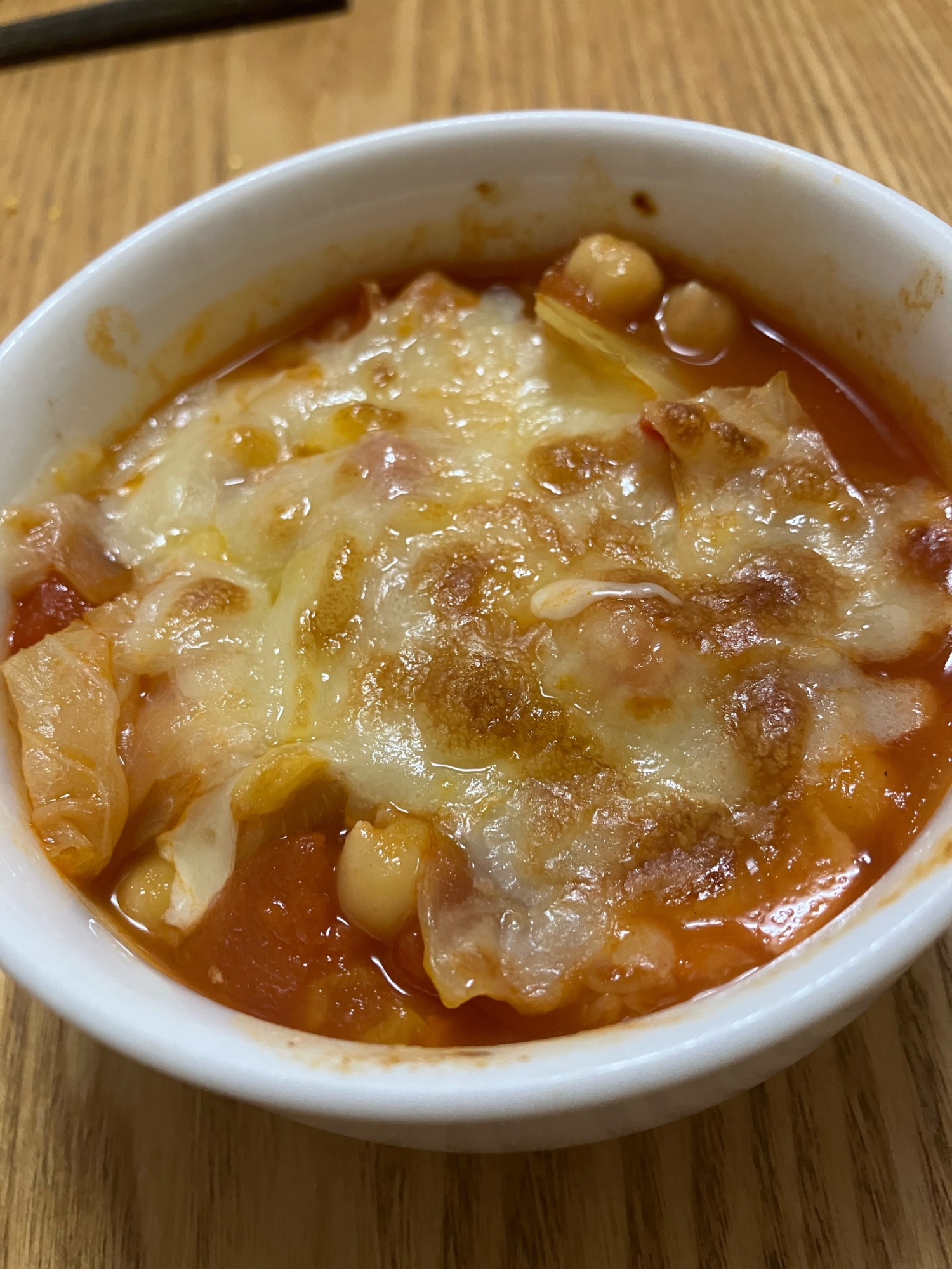 ひよこ豆とチーズのトマトスープ