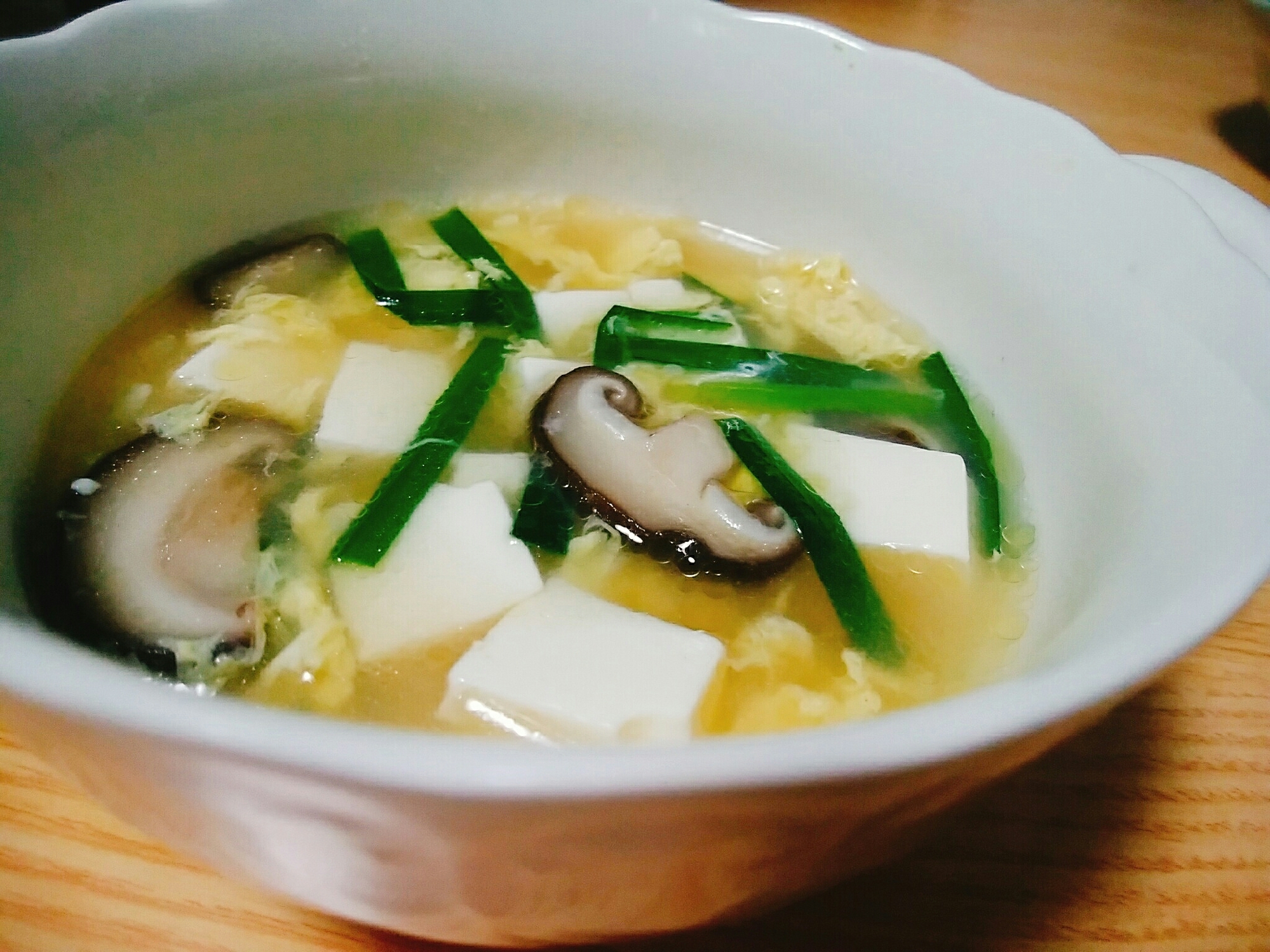 豆腐とにらと椎茸と卵のスープ